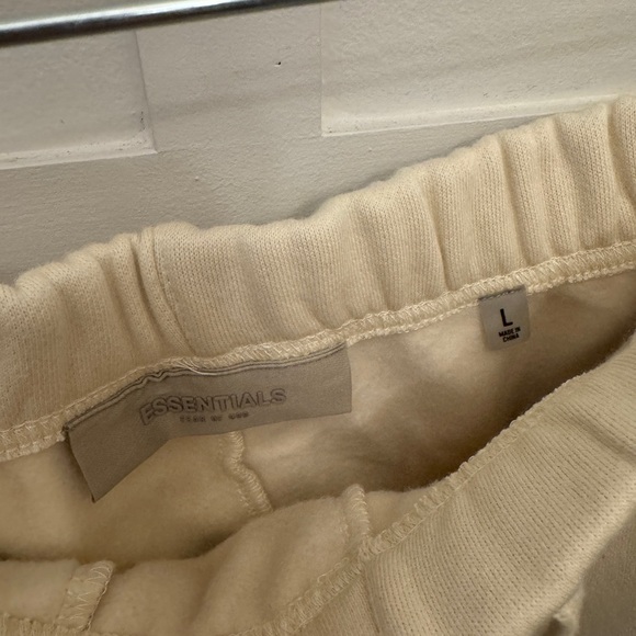 Essentials Fear of God Joggers Sweatpants. Eggshell. Large. - Picture 4 of 7